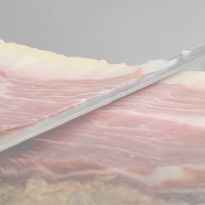 Lee más sobre el artículo El maridaje del jamón ibérico con cócteles premium