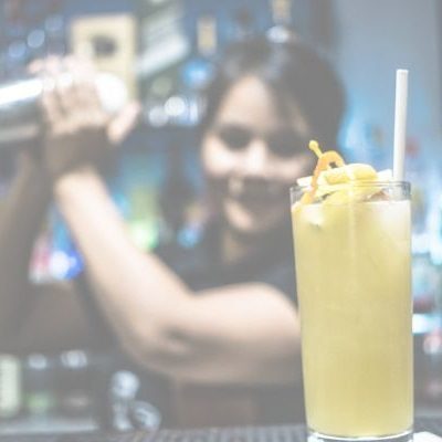 Lee más sobre el artículo Entre cítricos, hielo y shakers: ¿Cómo proteger tus manos si trabajas en un bar?